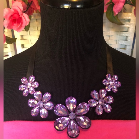 Elegant Purple Rhinestone Floral Necklace Statement Lavender Crystal Ribbon💜 New - Picture 3 of 8